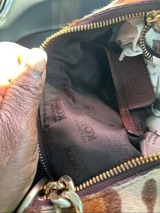 QLeopard Print Shoulder Bag with Gold Chain Detail - Picture 12 of 16